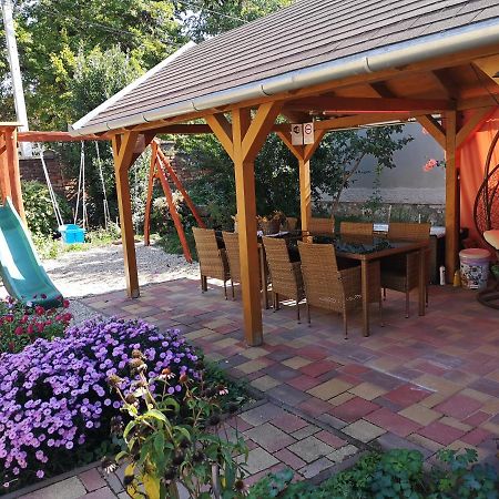 Szabo Vendeghaz Hotel Siklós Екстериор снимка