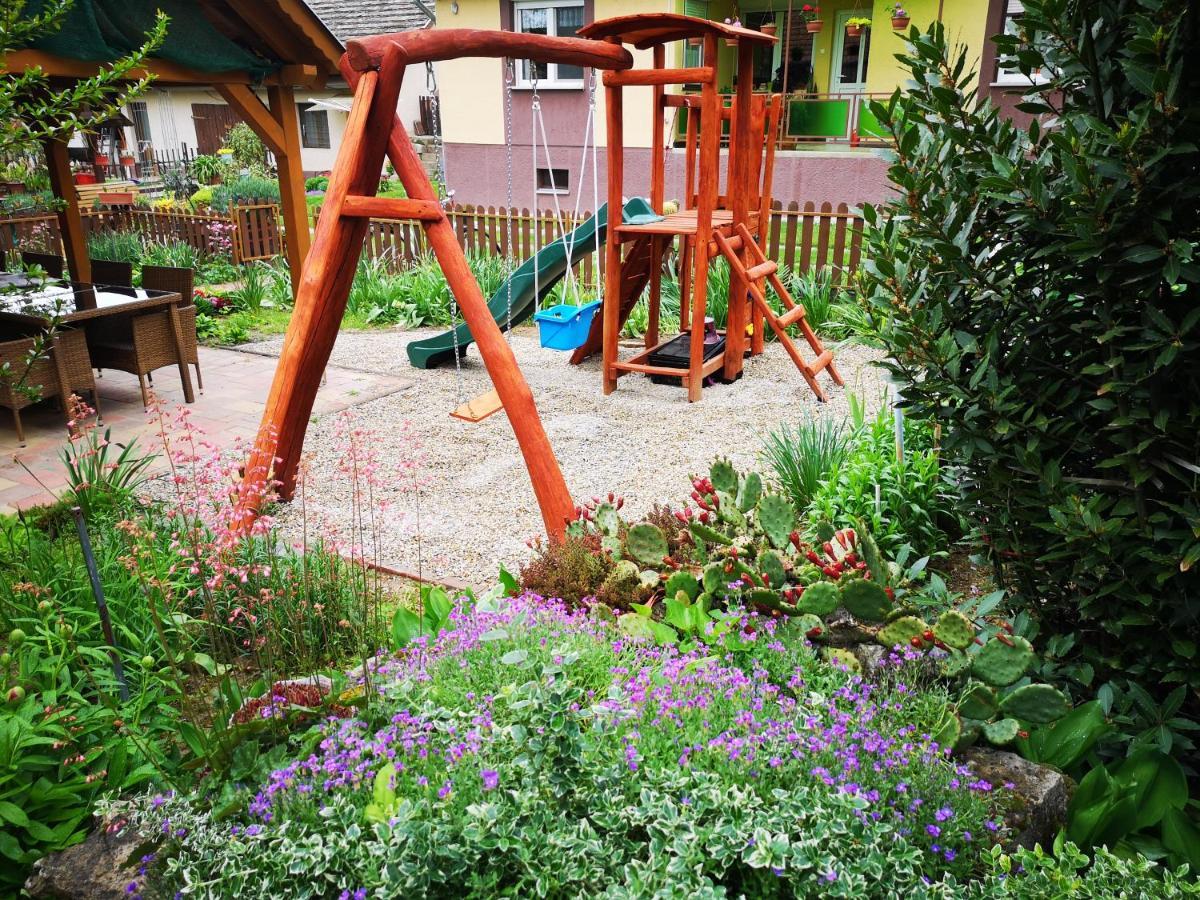 Szabo Vendeghaz Hotel Siklós Екстериор снимка