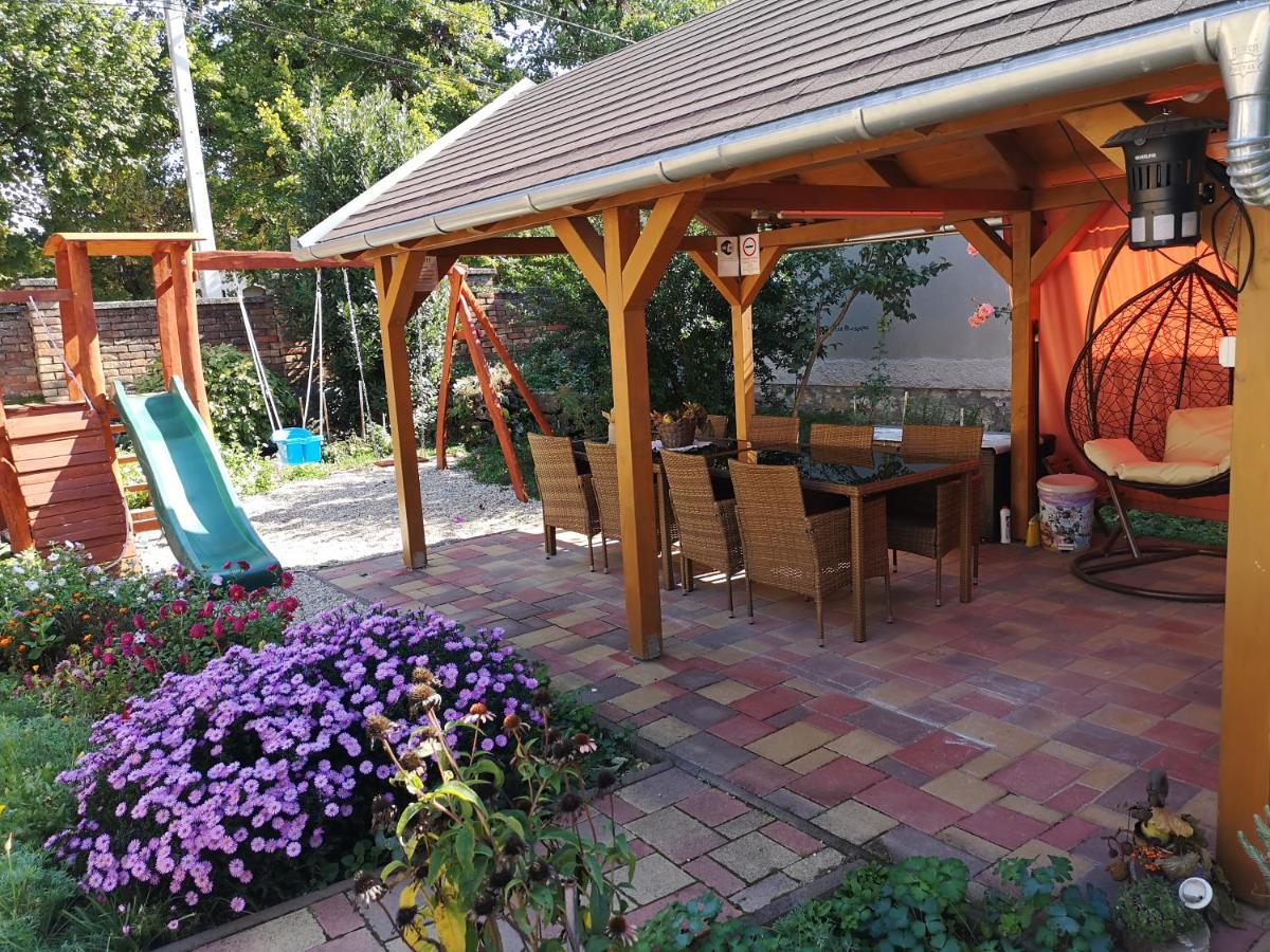 Szabo Vendeghaz Hotel Siklós Екстериор снимка
