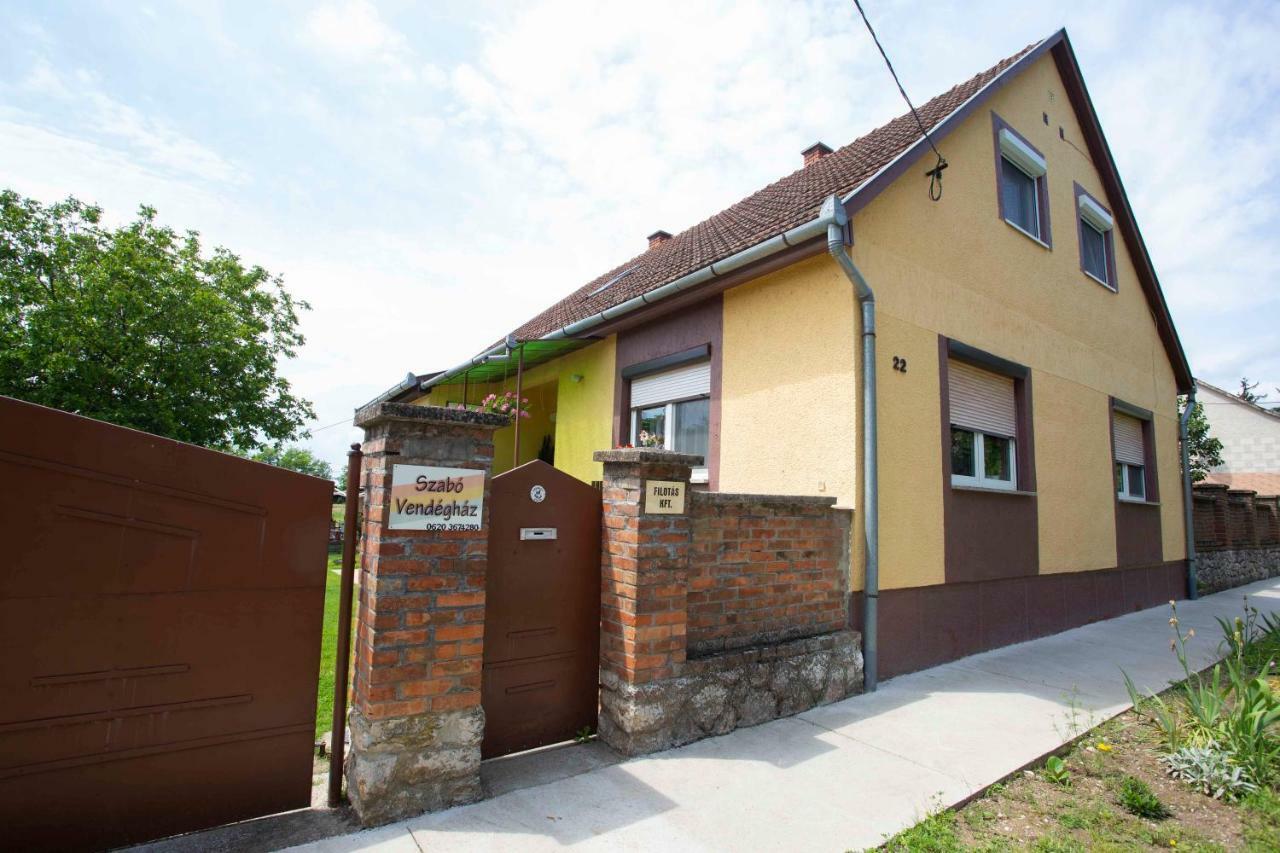Szabo Vendeghaz Hotel Siklós Екстериор снимка